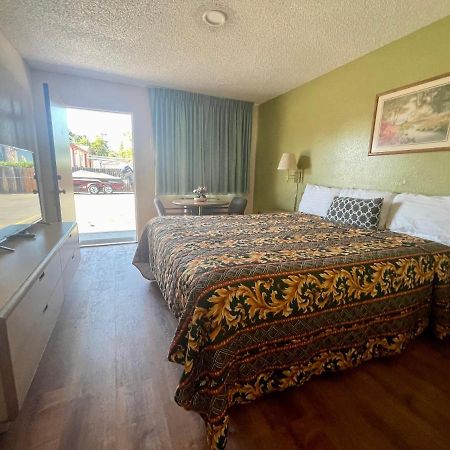 Regency Inn Lakeport エクステリア 写真