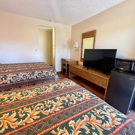 Regency Inn Lakeport エクステリア 写真