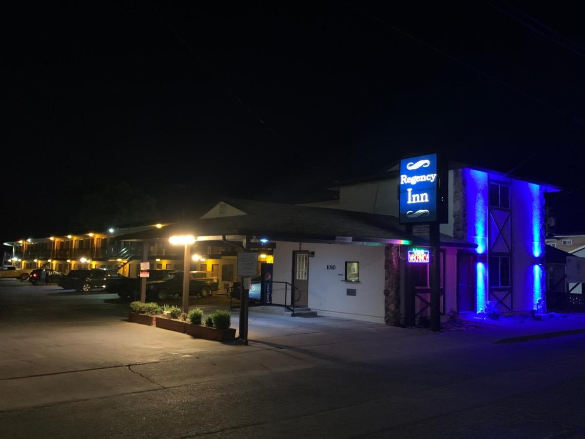 Regency Inn Lakeport エクステリア 写真