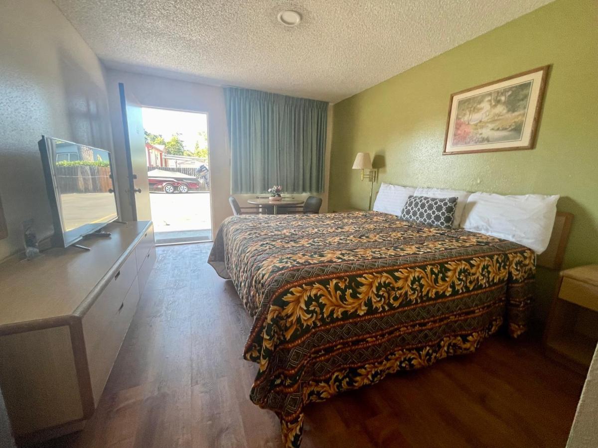 Regency Inn Lakeport エクステリア 写真