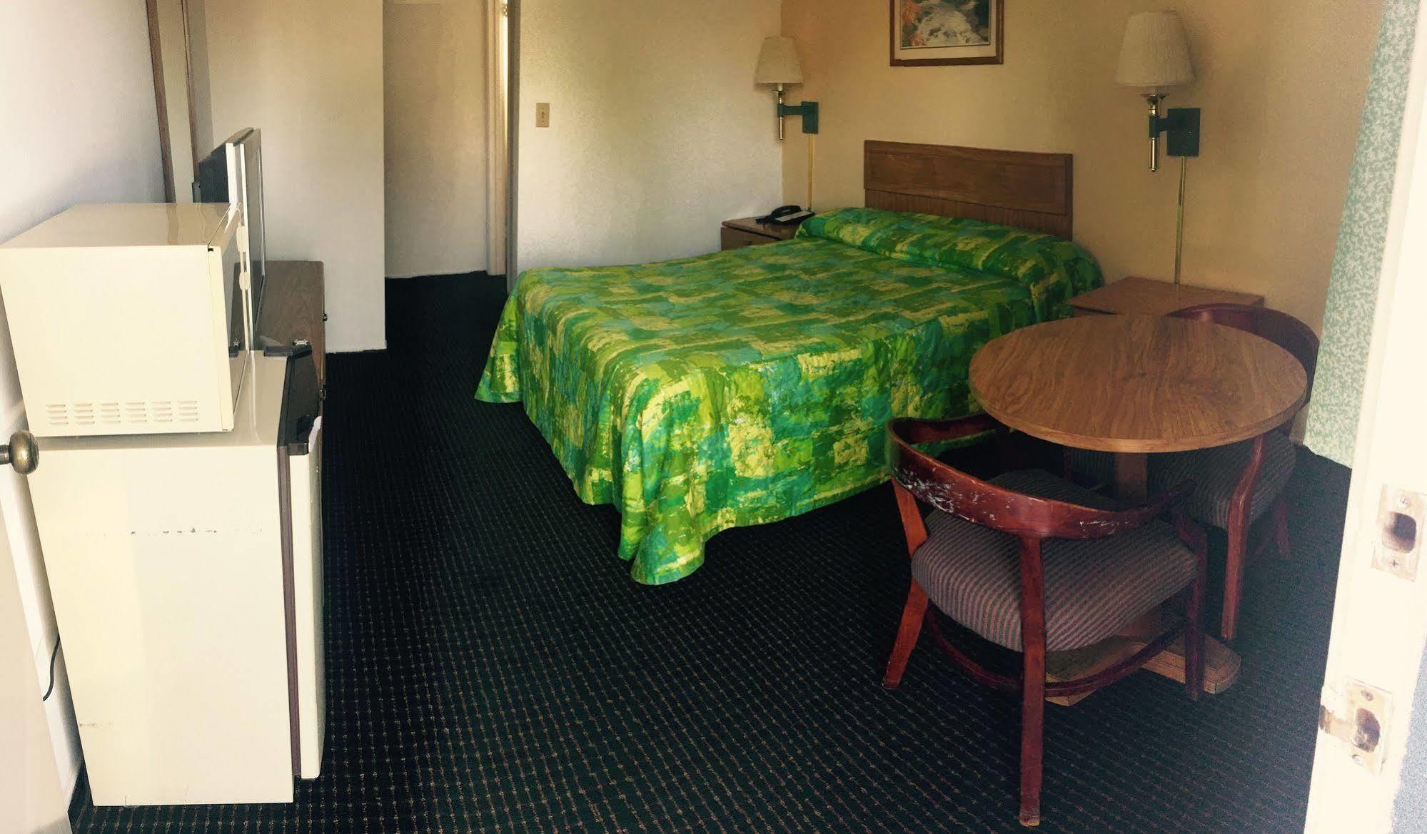 Regency Inn Lakeport エクステリア 写真