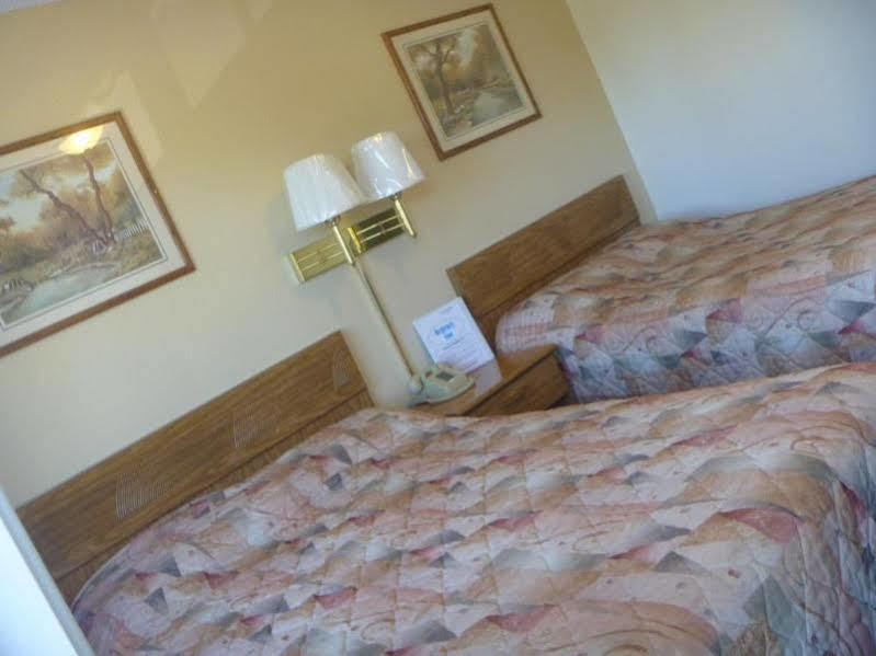 Regency Inn Lakeport エクステリア 写真