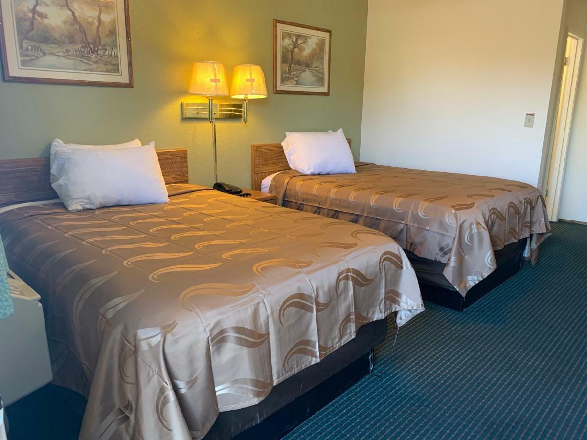 Regency Inn Lakeport エクステリア 写真