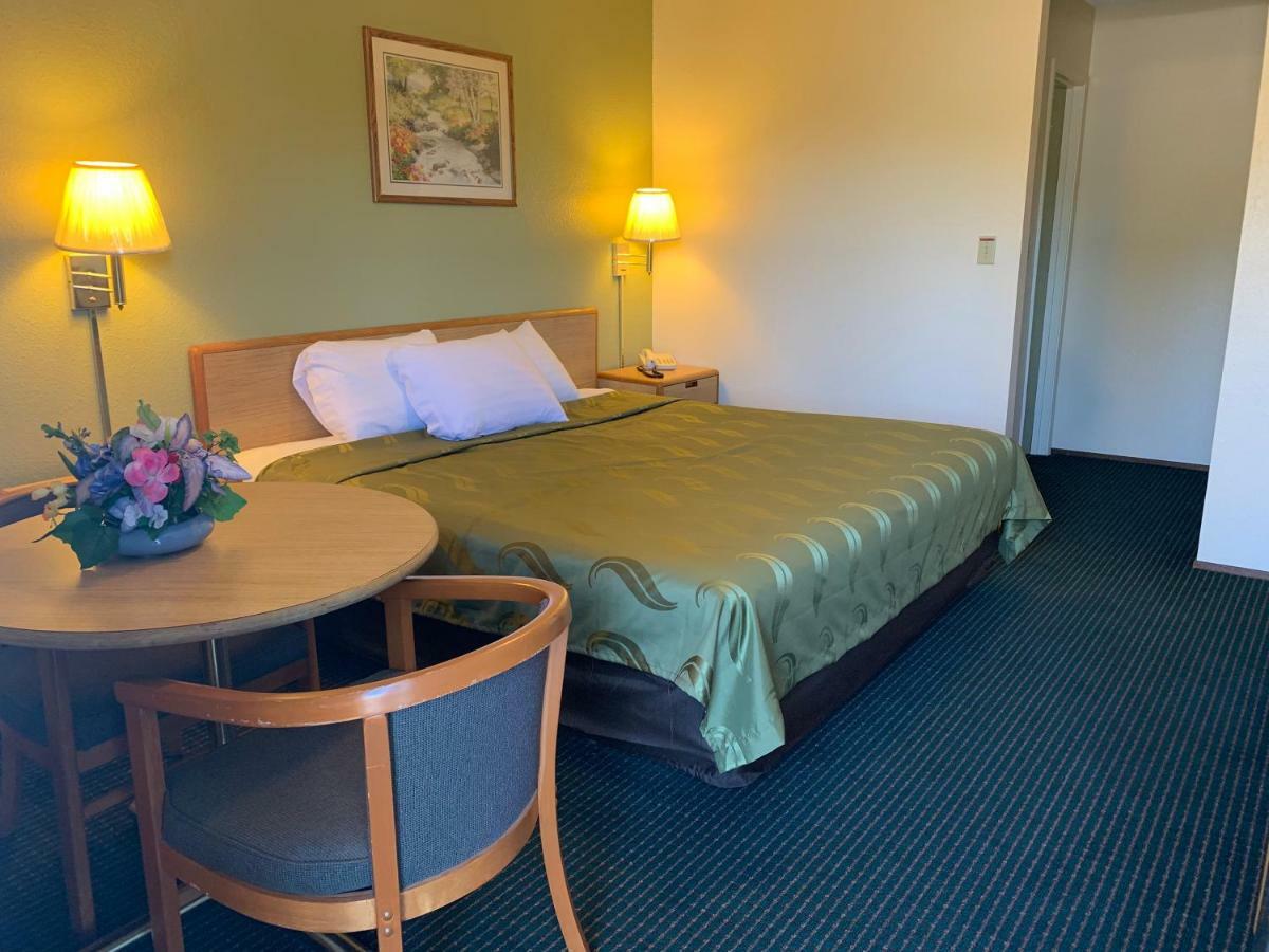 Regency Inn Lakeport エクステリア 写真
